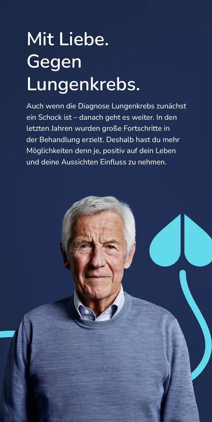 Ein älterer Mann steht neben einer junge Frau vor einem Hintergrund. Beide haben einen blauen Pullover an und blicken ernst nach vorne. Ein älterer Mann steht neben einer junge Frau vor einem Hintergrund. Beide haben einen blauen Pullover an und blicken ernst nach vorne.